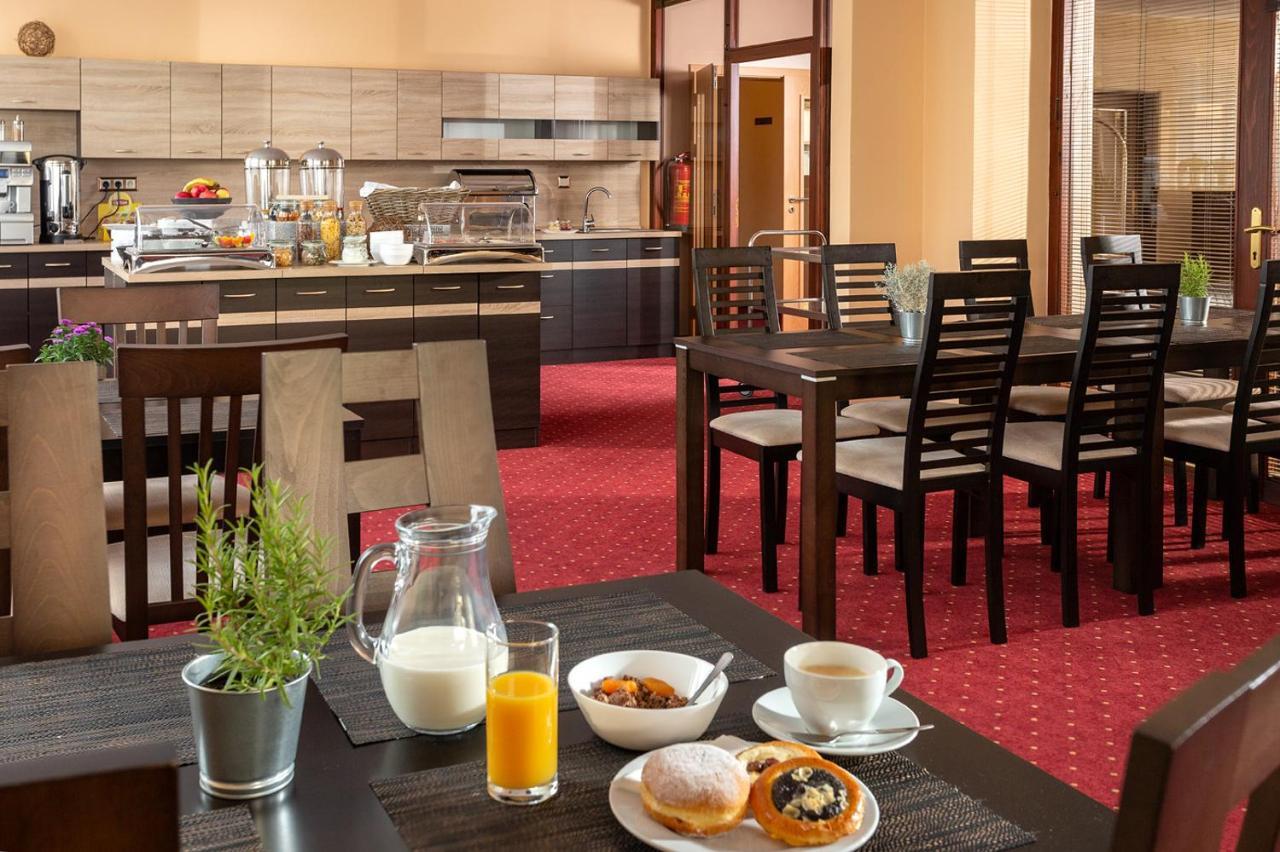 Hotel Na Vyvoji Vlašim Esterno foto